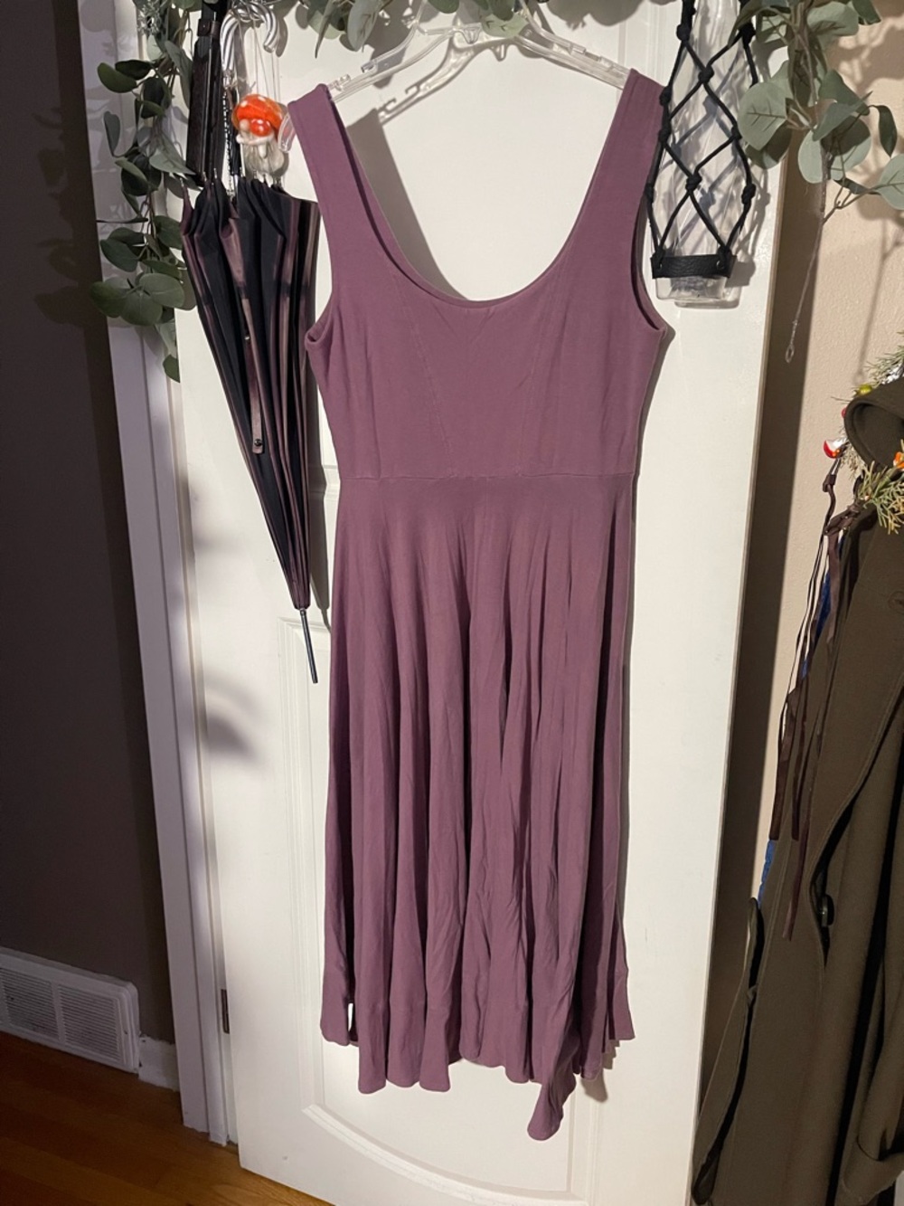 Sleeveless Scoop Neck Midi Dress in Mauve
